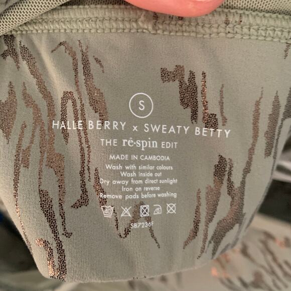 Sweaty Betty x Halle Berry Athena Sport Bra in Green Cambium Small - Picture 13 of 15